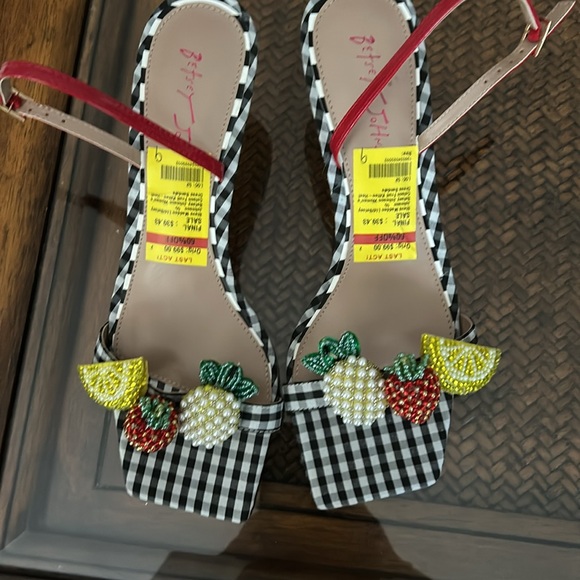 Hi everyone, selling these cute shoes I bought from Macy’s never worn. - Picture 3 of 4
